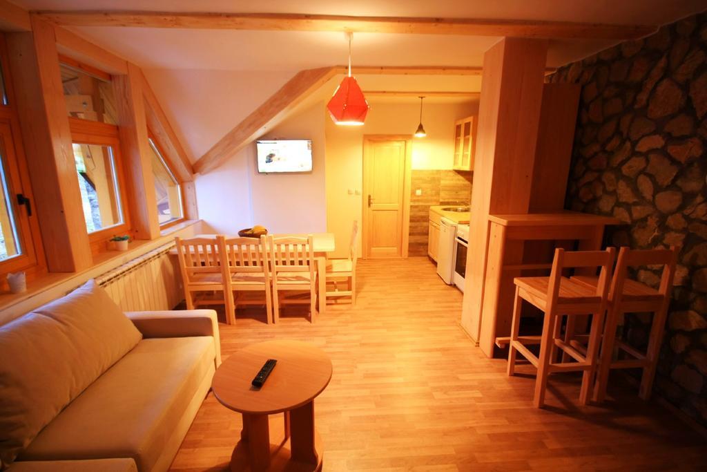 Apartments Prijatelji ยาโฮรินา ภายนอก รูปภาพ