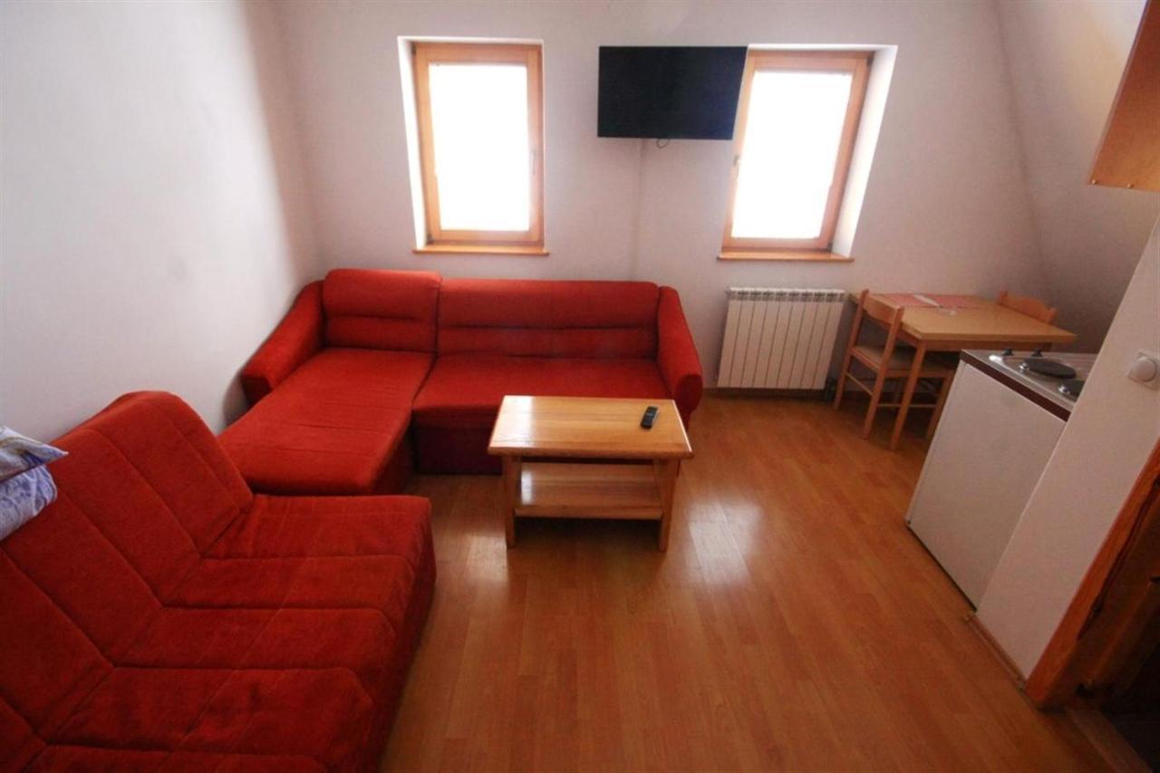 Apartments Prijatelji ยาโฮรินา ภายนอก รูปภาพ