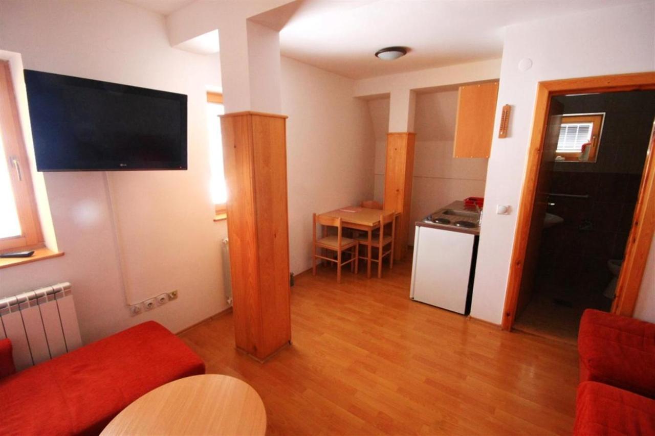 Apartments Prijatelji ยาโฮรินา ภายนอก รูปภาพ